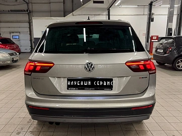 Volkswagen Tiguan, 2018г, полный привод, робот