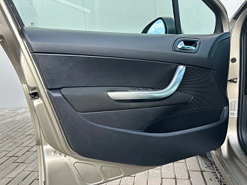 Peugeot 408, 2013г., передний привод, механика