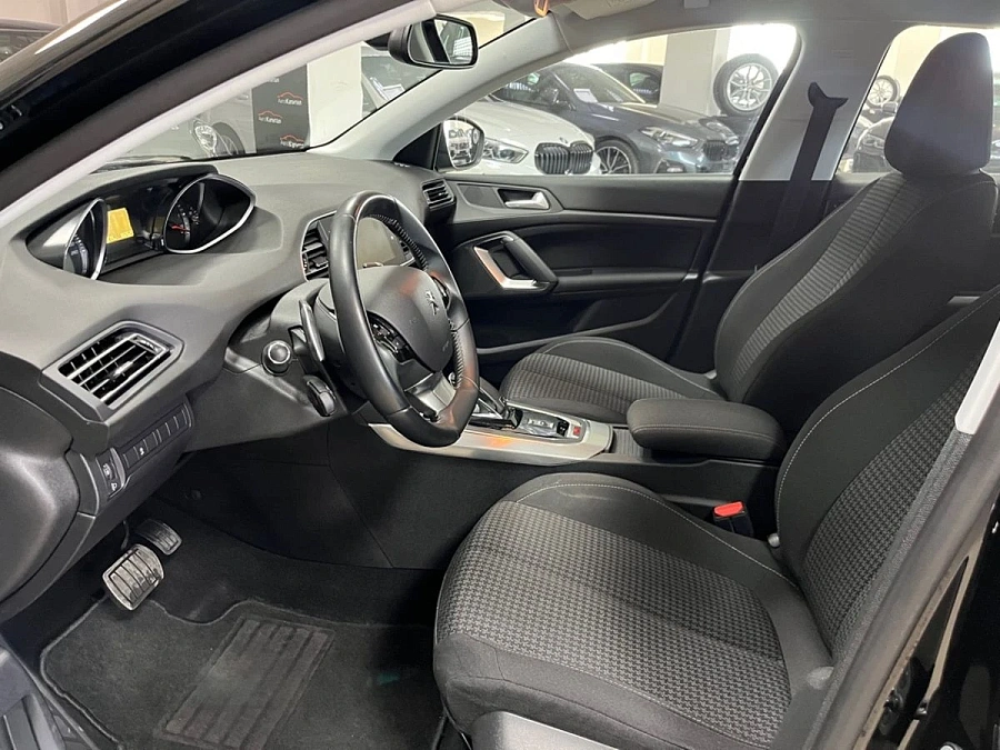 Peugeot 308, 2020г., передний привод, автомат