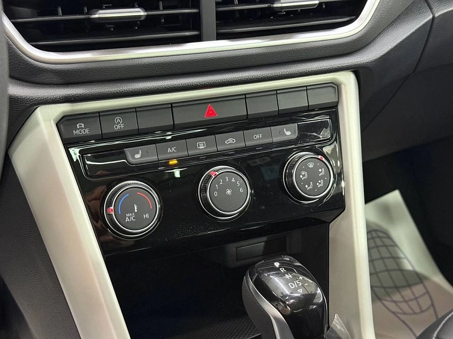 Volkswagen T-Roc, 2025г., передний привод, робот