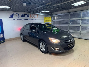 Opel Astra, 2013г, передний привод, механика