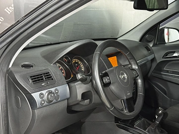 Opel Astra, 2012г, передний привод, механика