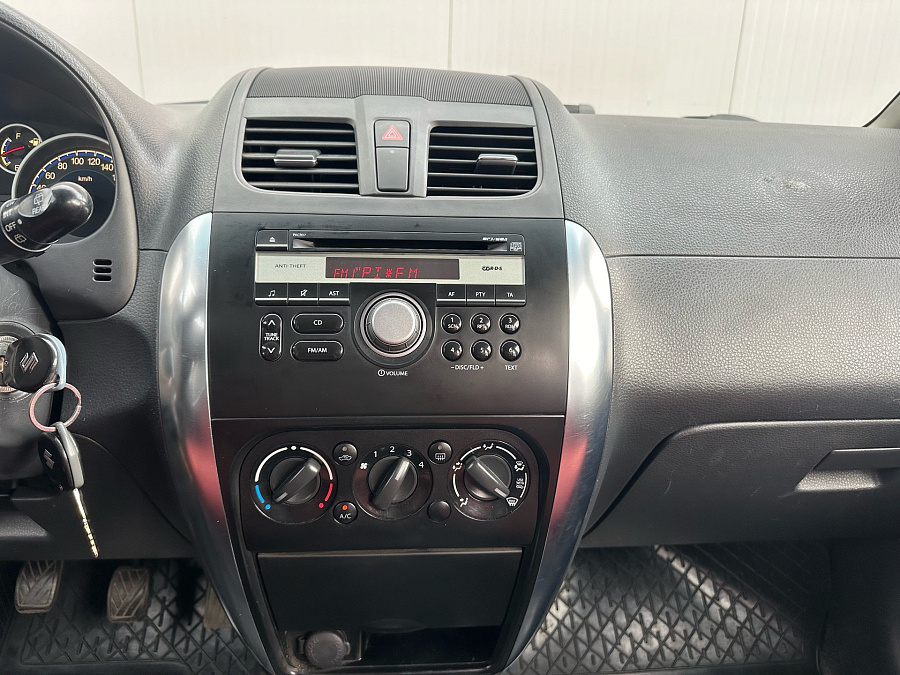 Suzuki SX4, 2010г., передний привод, механика