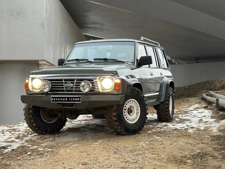 Nissan Patrol, 1994г., полный привод, механика