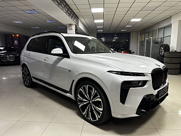 BMW X7, 2023г, полный привод, автомат