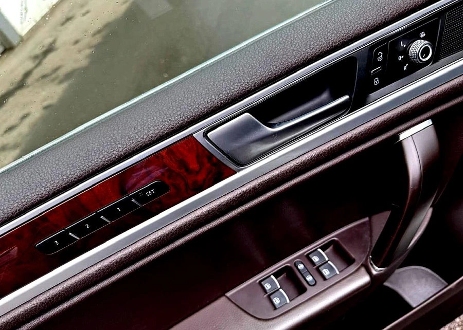 Volkswagen Touareg, 2017г., полный привод, автомат