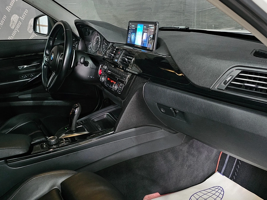 BMW 3 серии, 2012г., задний привод, автомат