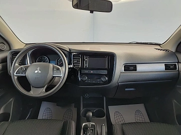 Mitsubishi Outlander, 2015г, передний привод, вариатор