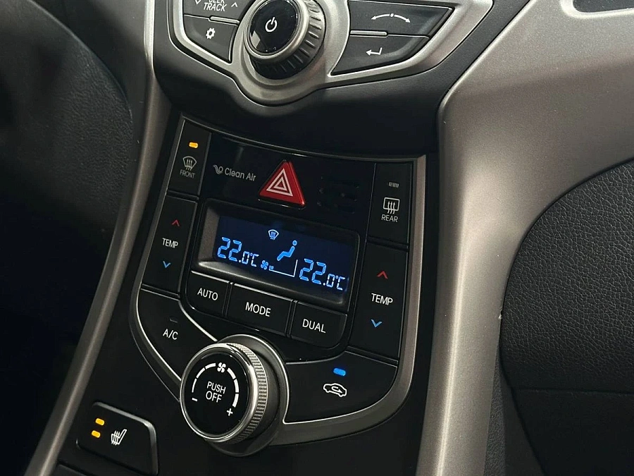 Hyundai Elantra, 2015г., передний привод, автомат