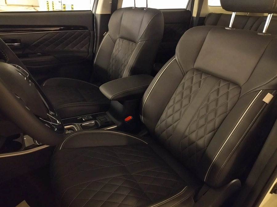 Mitsubishi Outlander, 2022г., передний привод, вариатор