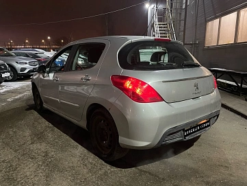 Peugeot 308, 2011г, передний привод, автомат