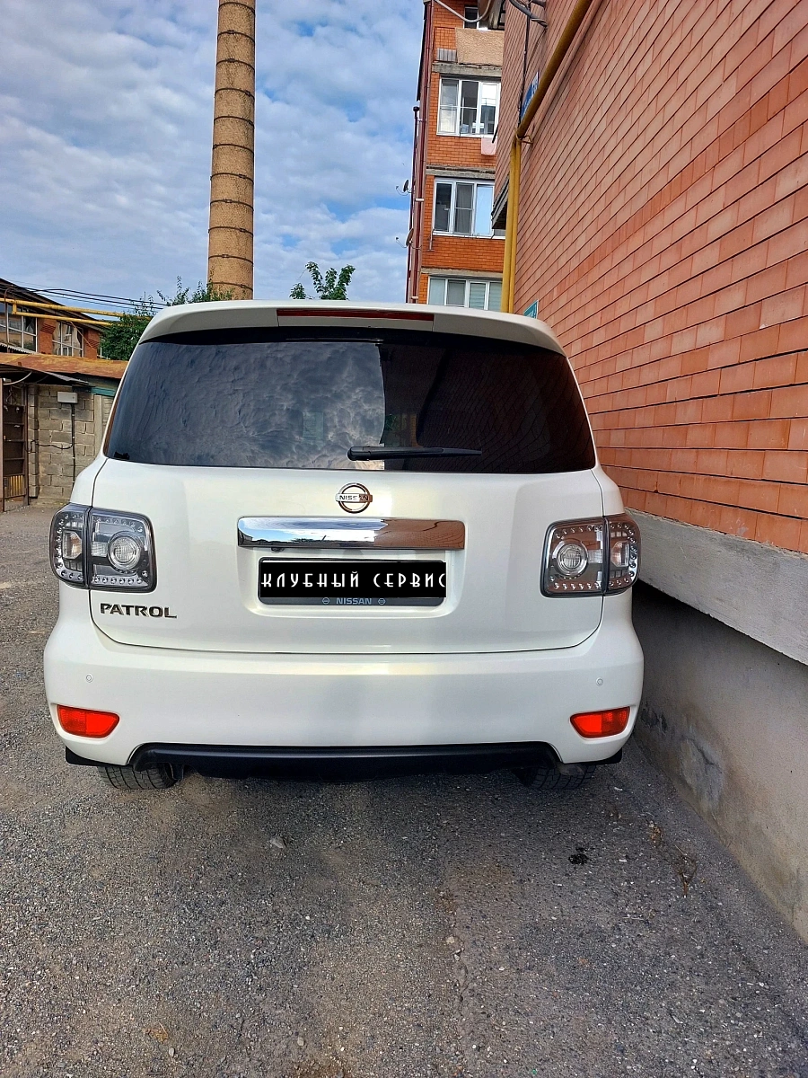 Nissan Patrol, 2011г., полный привод, автомат