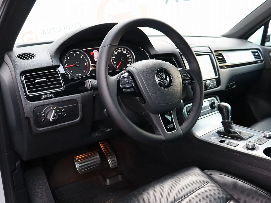 Volkswagen Touareg, 2015г., полный привод, автомат