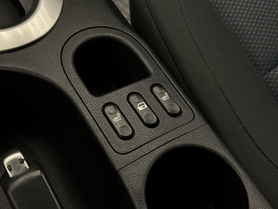 Nissan Qashqai, 2012г., передний привод, вариатор