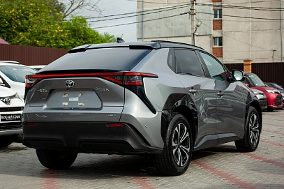 Toyota bZ4X, 2022г, полный привод, автомат