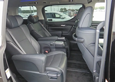 Toyota Alphard, 2018г, полный привод, вариатор