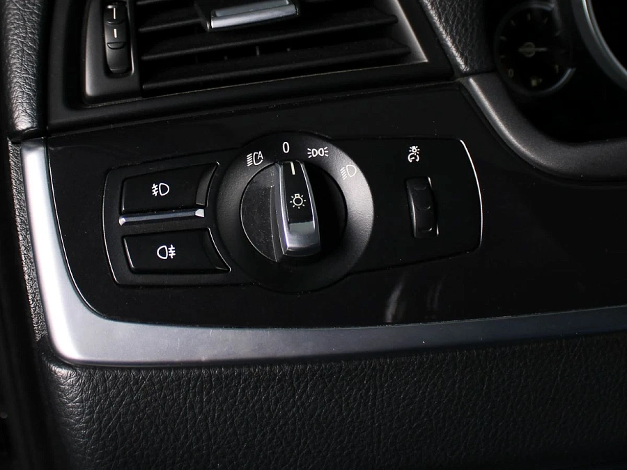 BMW 5 серии, 2015г., задний привод, автомат