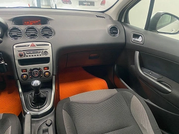 Peugeot 308, 2010г, передний привод, механика