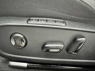 Volkswagen Golf, 2021г, передний привод, робот