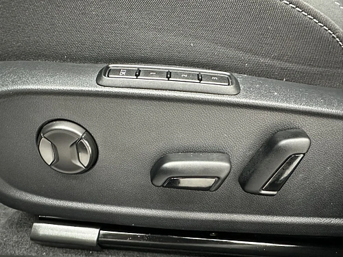 Volkswagen Golf, 2021г, передний привод, робот