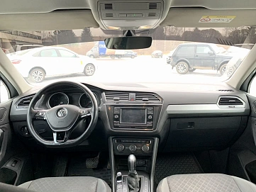 Volkswagen Tiguan, 2018г, передний привод, робот