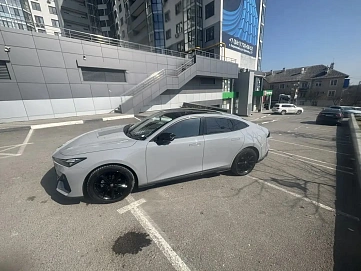 Changan UNI-V, 2022г, передний привод, робот