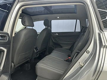 Volkswagen Tiguan, 2022г, передний привод, робот