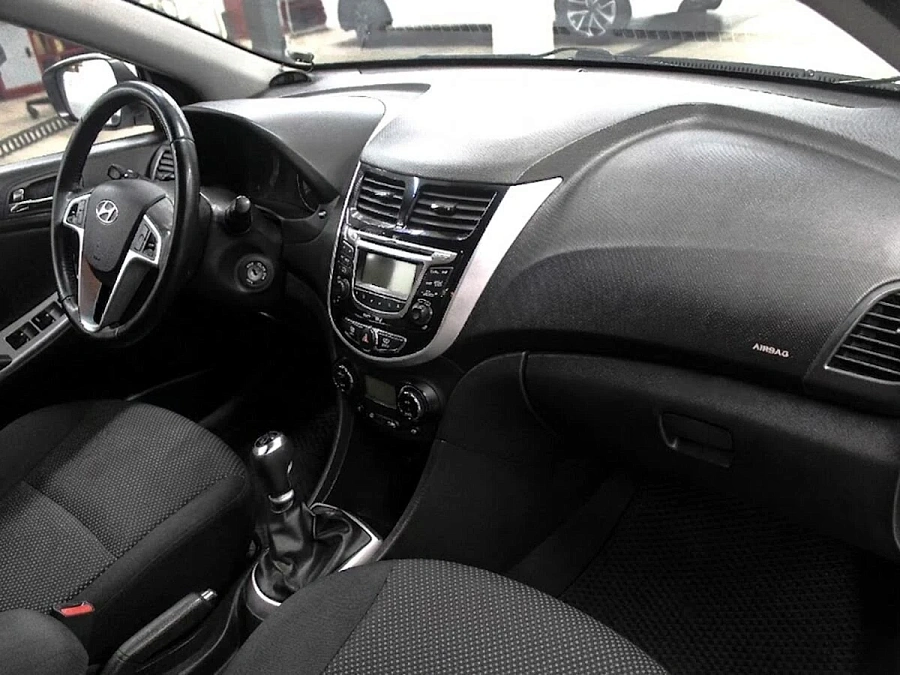 Hyundai Solaris, 2011г., передний привод, механика