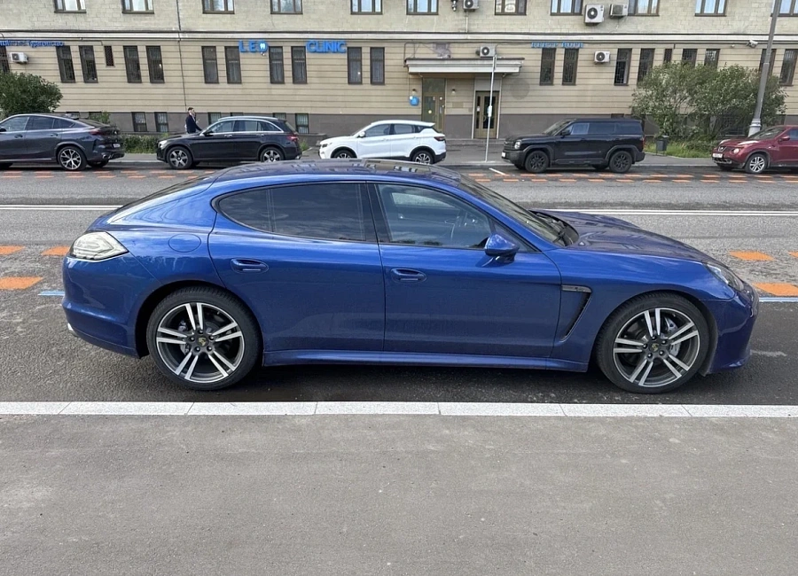 Porsche Panamera, 2011г., полный привод, робот