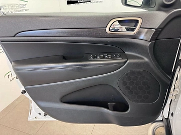 Jeep Grand Cherokee, 2013г, передний привод, автомат