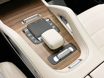 Mercedes-Benz GLS, 2023г, полный привод, автомат
