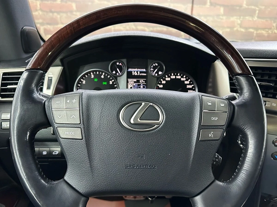 Lexus LX, 2015г., полный привод, автомат