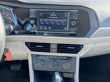 Volkswagen Jetta, 2019г, передний привод, автомат