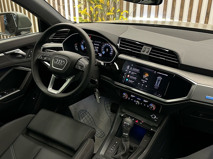 Audi Q3, 2024г., передний привод, робот