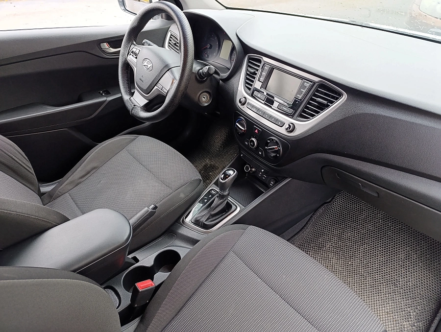 Hyundai Solaris, 2017г., передний привод, автомат