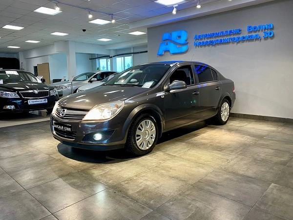 Opel Astra, 2010г., передний привод, автомат