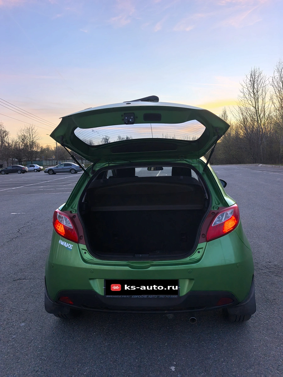 Mazda 2, 2011г., передний привод, автомат
