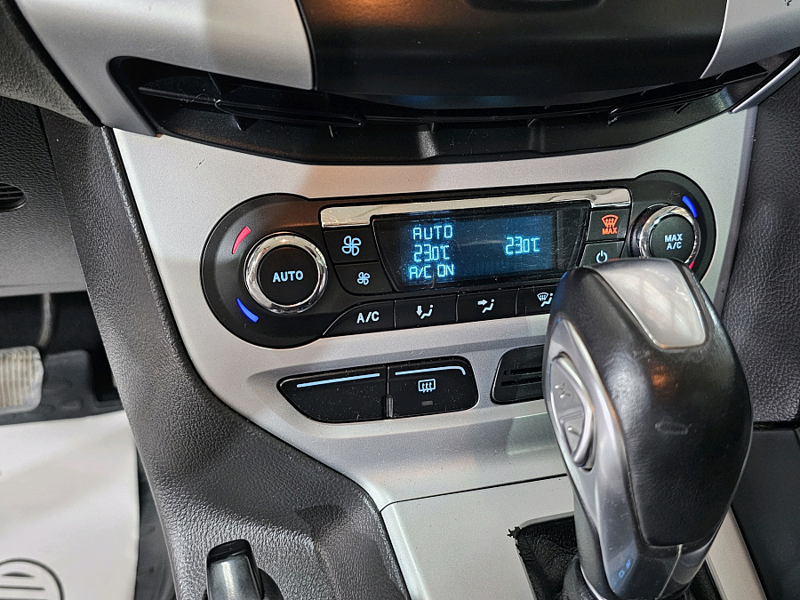Ford Focus, 2011г., передний привод, робот