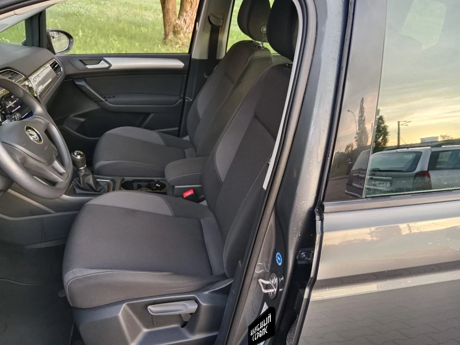 Volkswagen Touran, 2018г., передний привод, механика