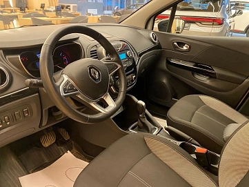 Renault Kaptur, 2022г, передний привод, вариатор