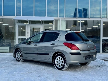 Peugeot 308, 2010г, передний привод, механика