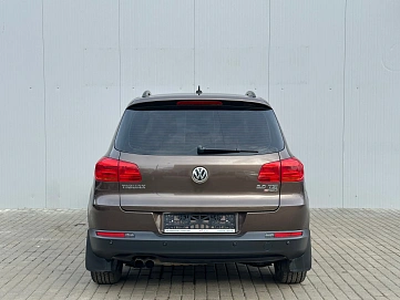 Volkswagen Tiguan, 2015г., полный привод, автомат