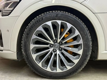 Audi e-tron, 2019г, полный привод, автомат