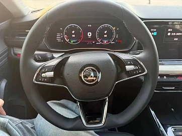 Skoda Octavia, 2021г, передний привод, робот