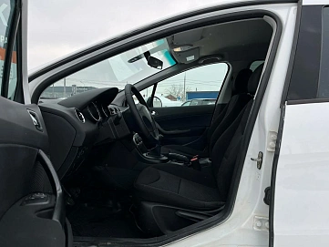 Peugeot 408, 2013г, передний привод, механика