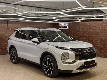 Mitsubishi Outlander, 2023г, передний привод, вариатор