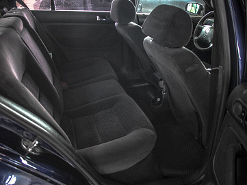 Volkswagen Golf, 1998г, передний привод, механика