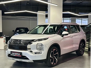 Mitsubishi Outlander, 2023г, передний привод, вариатор