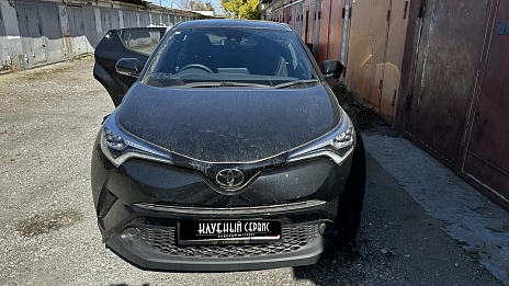 Toyota C-HR, 2019г, полный привод, вариатор