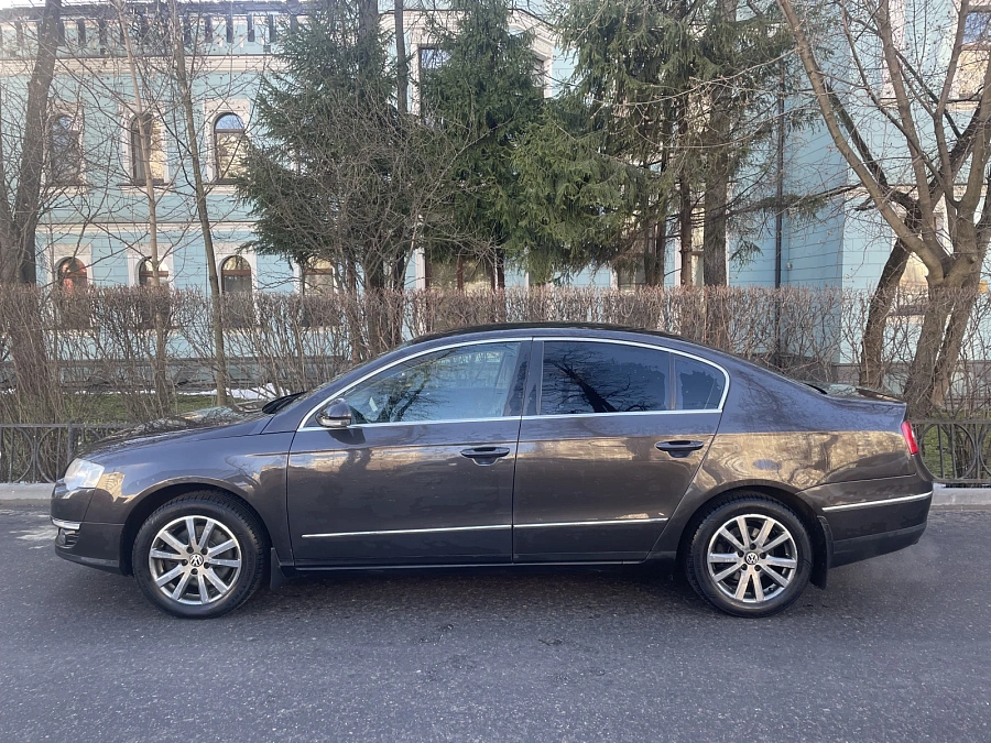 Volkswagen Passat, 2010г., передний привод, робот